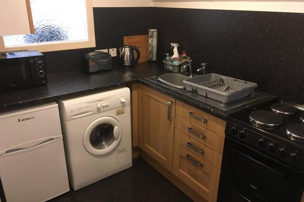 2 Bedroom Flat In Stornoway Town Centre エクステリア 写真